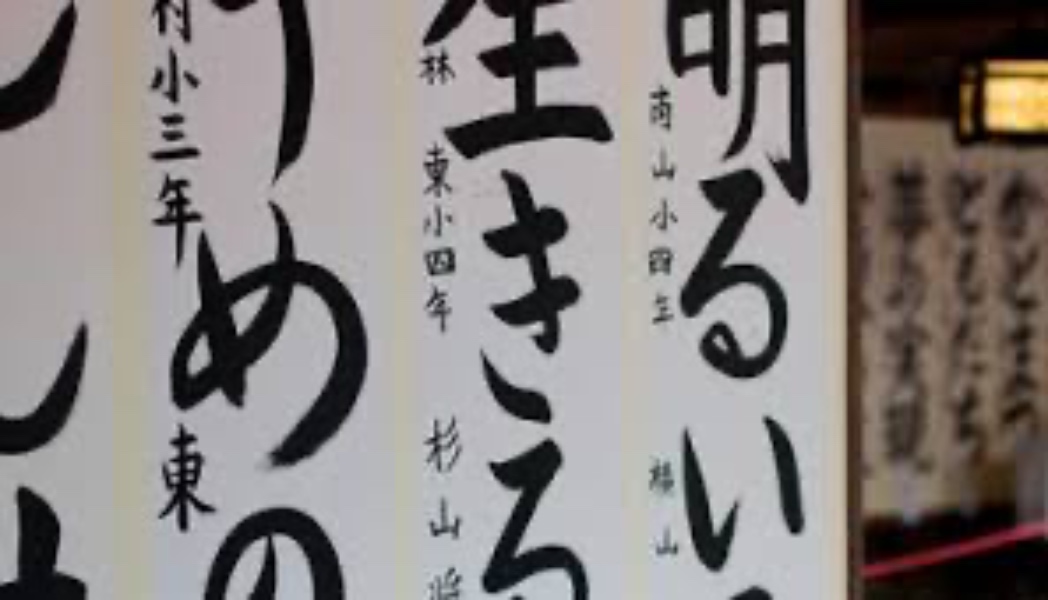 日本の大学を卒業。学士号。タイ語と英語が流暢に話せます。-0